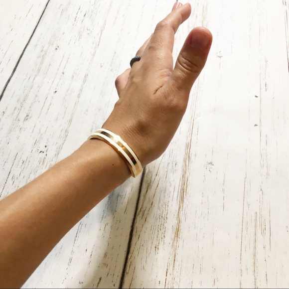 Daniel Wellington white/ gold like colored open bracelet - Picture 8 of 8